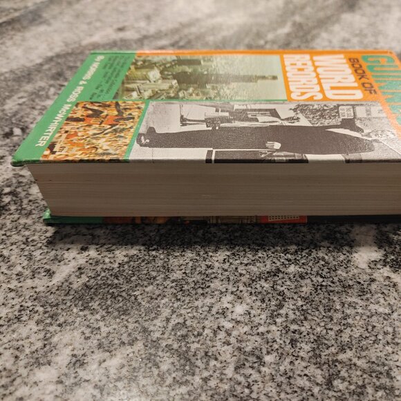Guinness Book Of World Records 1974 By Norris & Ross McWhirter - Picture 5 of 12